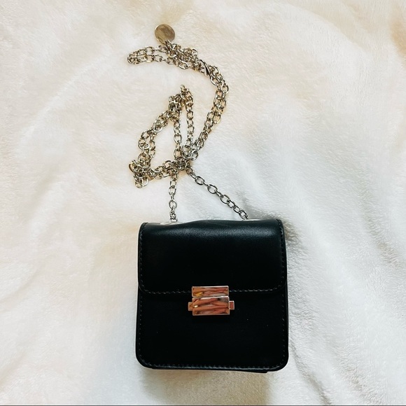 WHO What Wear Balia cross body bag with chain strap in black - Picture 1 of 7